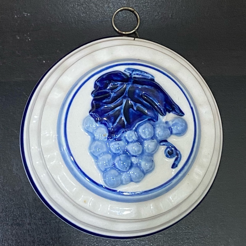 Vintage Handpainted Royal DELFT DAIC White & Blue Ceramic Mold 4.5” Wall Decor